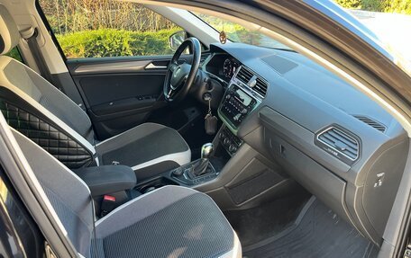 Volkswagen Tiguan II, 2018 год, 3 130 000 рублей, 16 фотография