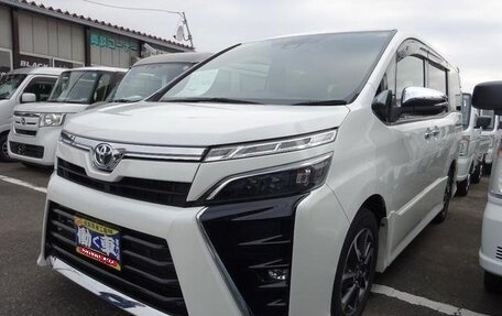 Toyota Voxy III, 2021 год, 1 870 000 рублей, 1 фотография