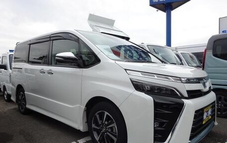 Toyota Voxy III, 2021 год, 1 870 000 рублей, 2 фотография
