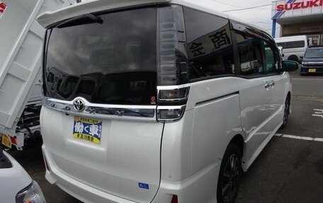 Toyota Voxy III, 2021 год, 1 870 000 рублей, 3 фотография