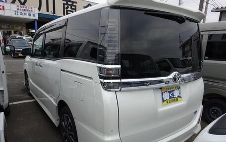 Toyota Voxy III, 2021 год, 1 870 000 рублей, 4 фотография