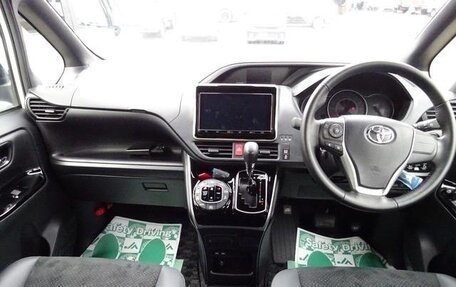 Toyota Voxy III, 2021 год, 1 870 000 рублей, 5 фотография