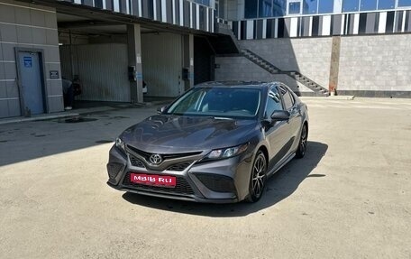 Toyota Camry, 2021 год, 2 100 000 рублей, 1 фотография