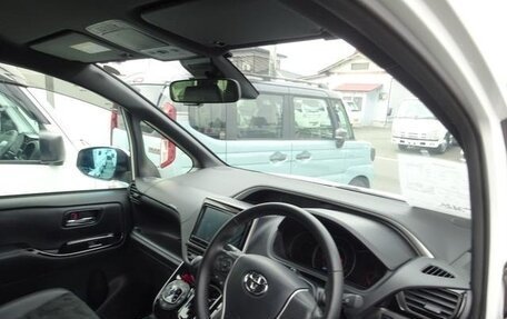Toyota Voxy III, 2021 год, 1 870 000 рублей, 37 фотография