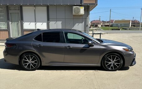 Toyota Camry, 2021 год, 2 100 000 рублей, 5 фотография