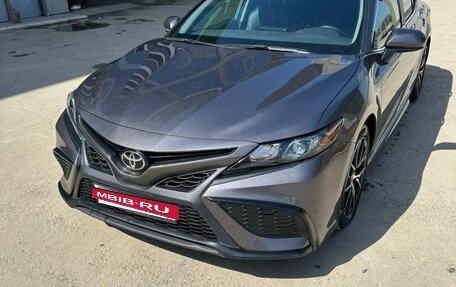 Toyota Camry, 2021 год, 2 100 000 рублей, 3 фотография