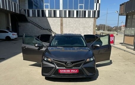 Toyota Camry, 2021 год, 2 100 000 рублей, 14 фотография
