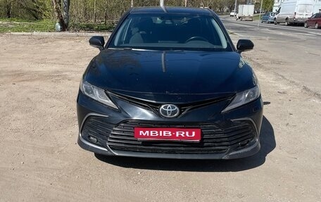 Toyota Camry, 2021 год, 2 500 000 рублей, 1 фотография