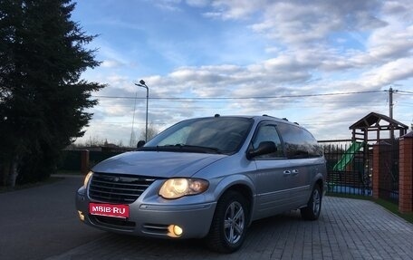 Chrysler Town & Country IV, 2004 год, 870 000 рублей, 1 фотография