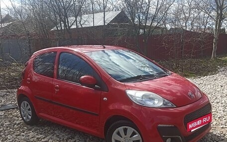 Peugeot 107 I рестайлинг, 2014 год, 600 000 рублей, 15 фотография