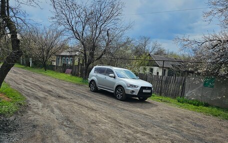 Mitsubishi Outlander III рестайлинг 3, 2009 год, 1 500 000 рублей, 2 фотография