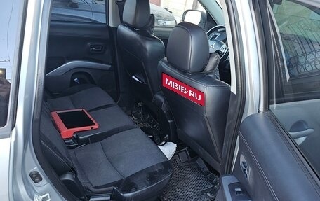 Mitsubishi Outlander III рестайлинг 3, 2009 год, 1 500 000 рублей, 10 фотография