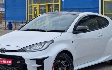 Toyota Yaris, 2021 год, 2 800 000 рублей, 1 фотография
