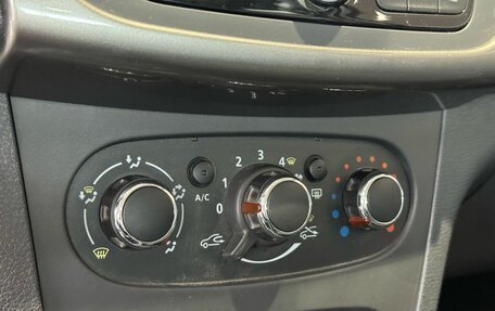 Renault Logan II, 2020 год, 1 075 000 рублей, 20 фотография