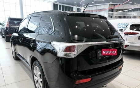 Mitsubishi Outlander III рестайлинг 3, 2014 год, 1 350 000 рублей, 8 фотография