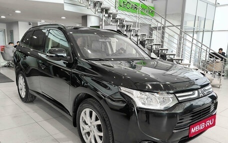 Mitsubishi Outlander III рестайлинг 3, 2014 год, 1 350 000 рублей, 3 фотография
