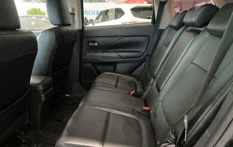Mitsubishi Outlander III рестайлинг 3, 2014 год, 1 350 000 рублей, 15 фотография