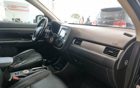 Mitsubishi Outlander III рестайлинг 3, 2014 год, 1 350 000 рублей, 13 фотография