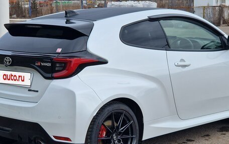 Toyota Yaris, 2021 год, 2 800 000 рублей, 4 фотография
