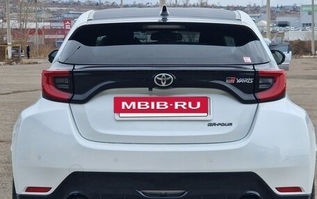 Toyota Yaris, 2021 год, 2 800 000 рублей, 5 фотография