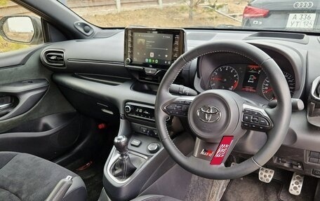 Toyota Yaris, 2021 год, 2 800 000 рублей, 9 фотография