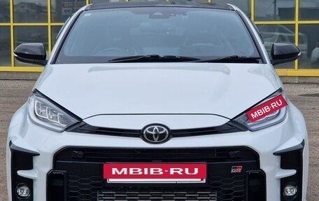 Toyota Yaris, 2021 год, 2 800 000 рублей, 6 фотография