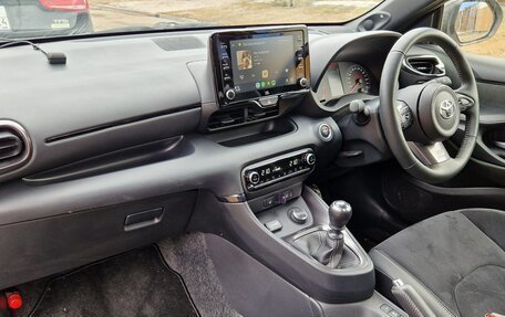 Toyota Yaris, 2021 год, 2 800 000 рублей, 10 фотография
