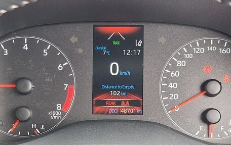Toyota Yaris, 2021 год, 2 800 000 рублей, 23 фотография