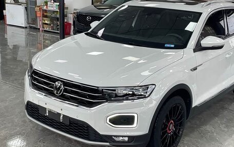 Volkswagen T-Roc I, 2022 год, 2 320 000 рублей, 4 фотография