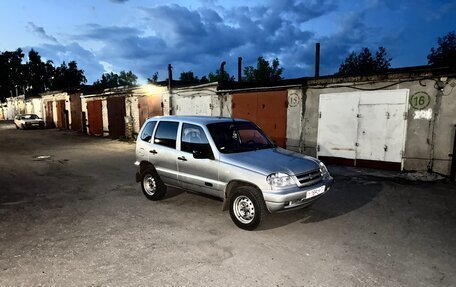 Chevrolet Niva I рестайлинг, 2004 год, 300 000 рублей, 2 фотография