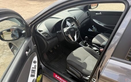 Hyundai Solaris II рестайлинг, 2012 год, 750 000 рублей, 8 фотография