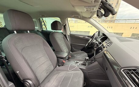 Volkswagen Tiguan II, 2018 год, 2 690 000 рублей, 13 фотография