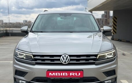 Volkswagen Tiguan II, 2018 год, 2 690 000 рублей, 2 фотография