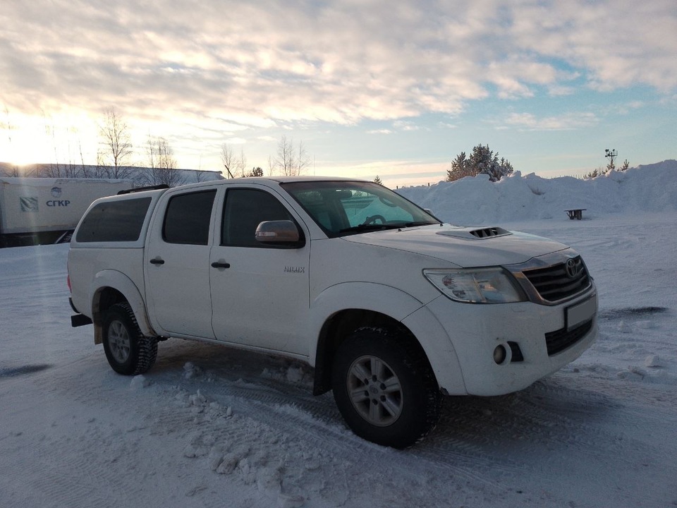 Toyota Hilux VII рестайлинг, 2012 год, 1 500 000 рублей, 9 фотография
