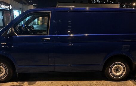 Volkswagen Transporter T6 рестайлинг, 2019 год, 4 000 000 рублей, 2 фотография