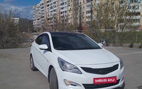 Hyundai Solaris II рестайлинг, 2015 год, 940 000 рублей, 3 фотография