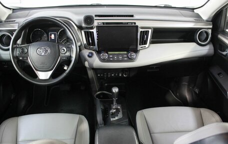Toyota RAV4, 2018 год, 3 180 000 рублей, 2 фотография