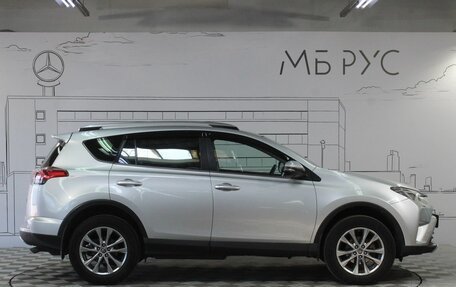 Toyota RAV4, 2018 год, 3 180 000 рублей, 6 фотография