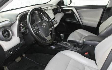 Toyota RAV4, 2018 год, 3 180 000 рублей, 13 фотография