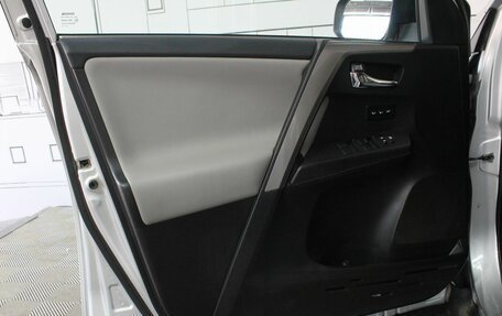 Toyota RAV4, 2018 год, 3 180 000 рублей, 12 фотография