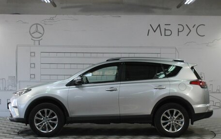 Toyota RAV4, 2018 год, 3 180 000 рублей, 10 фотография