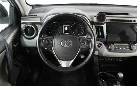 Toyota RAV4, 2018 год, 3 180 000 рублей, 16 фотография