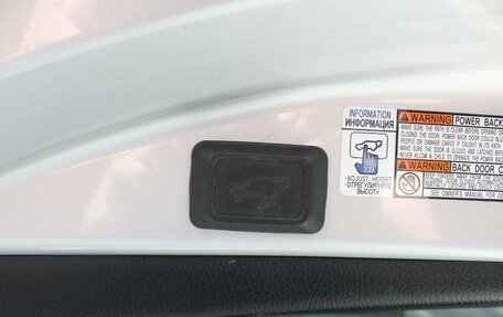 Toyota RAV4, 2018 год, 3 180 000 рублей, 23 фотография
