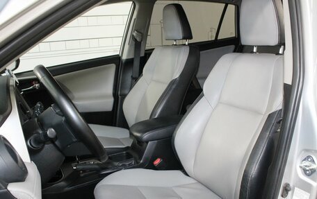 Toyota RAV4, 2018 год, 3 180 000 рублей, 15 фотография