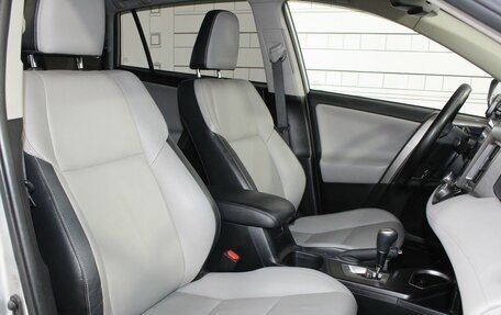 Toyota RAV4, 2018 год, 3 180 000 рублей, 28 фотография