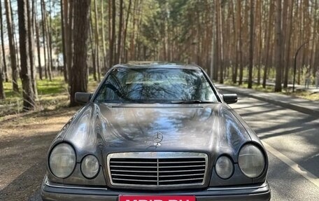 Mercedes-Benz E-Класс, 1996 год, 495 000 рублей, 1 фотография