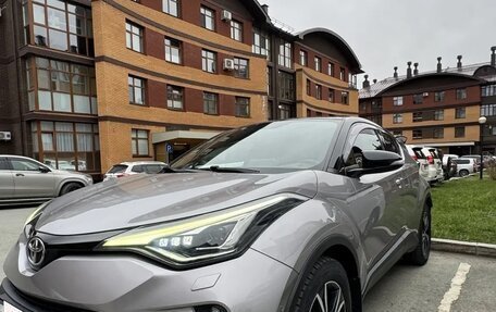 Toyota C-HR I рестайлинг, 2019 год, 2 300 000 рублей, 3 фотография