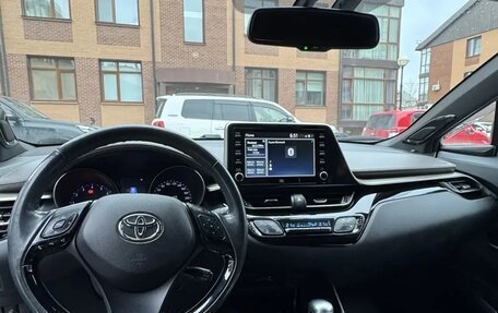 Toyota C-HR I рестайлинг, 2019 год, 2 300 000 рублей, 6 фотография