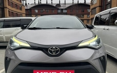Toyota C-HR I рестайлинг, 2019 год, 2 300 000 рублей, 9 фотография