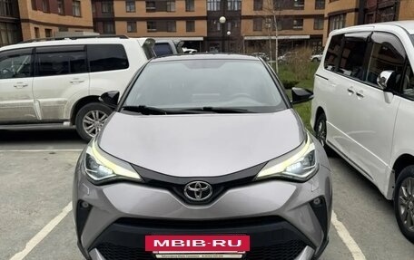 Toyota C-HR I рестайлинг, 2019 год, 2 300 000 рублей, 8 фотография